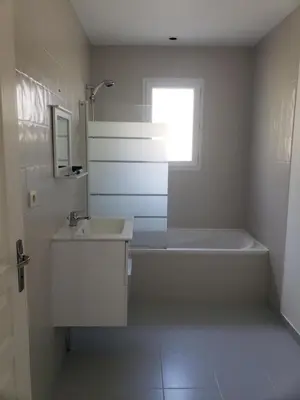 Salle de bains dans l'établissement Chambres