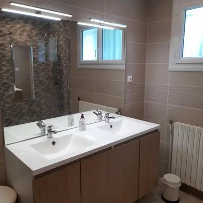 Salle de bains dans l'établissement Chambre à 5 minutes du circuit