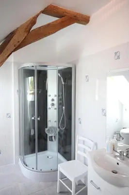 Salle de bains dans l'établissement Amazing renovated Loire Valley gite