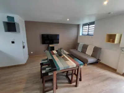 Télévision ou salle de divertissement dans l'établissement Chalet - Proche circuit - Au Calme