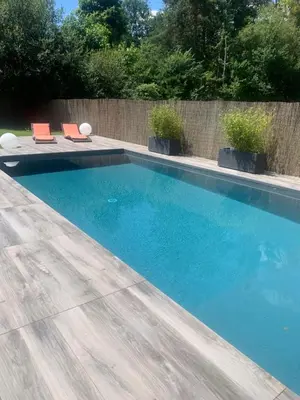 Piscine de l'établissement Villa avec piscine aux portes du circuit des 24 heures ou située à proximité