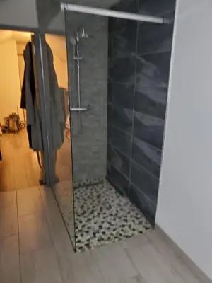 Salle de bains dans l'établissement proche circuit 24h du mans Maison 3 chambres