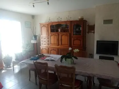 Télévision ou salle de divertissement dans l'établissement Le Perray