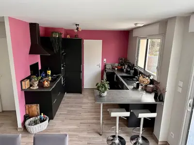 Cuisine ou kitchenette dans l'établissement Maison proche circuit des 24h