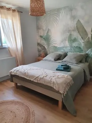 Un ou plusieurs lits dans un hébergement de l'établissement Chambres près du circuit