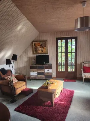 Télévision ou salle de divertissement dans l'établissement Etage maison, accès indépendant