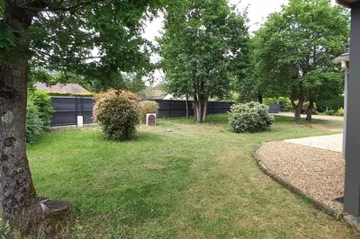 Jardin de l'établissement Belle maison - 5 chambres 4 sdb - proche circuit et pôle européen du cheval - idéal groupes & familles