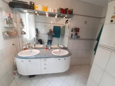 Salle de bains dans l'établissement Les Aulnays