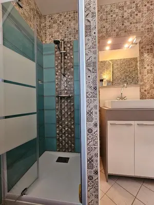 Salle de bains dans l'établissement chez Effat et marie T A C 2