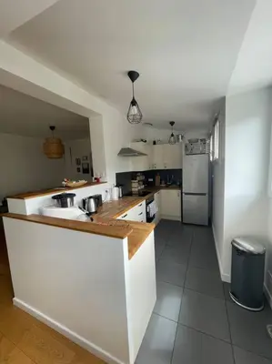 Cuisine ou kitchenette dans l'établissement Maison & ses 2 chats