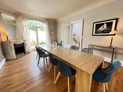 Télévision ou salle de divertissement dans l'établissement Villa Maignan 15 couchages 24h Le Mans