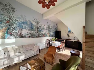 Coin salon dans l'établissement Jolie maison avec jardin proche du centre ville mais au calme comme à la campagne