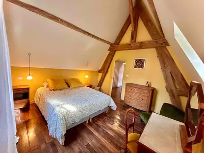 Un ou plusieurs lits dans un hébergement de l'établissement Jolie maison avec jardin proche du centre ville mais au calme comme à la campagne