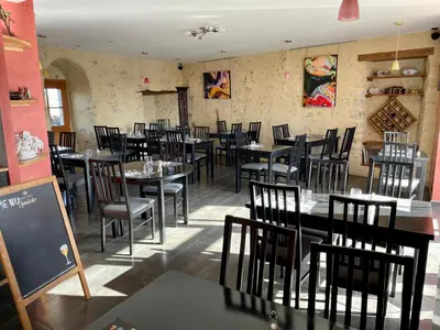 Restaurant ou autre lieu de restauration dans l'établissement Auberge du Château