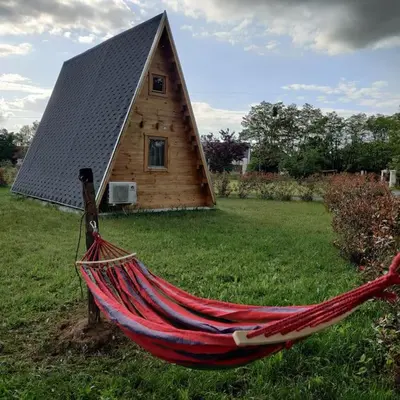 Jardin de l'établissement Tipi Apache des monteaux