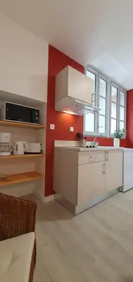 Cuisine ou kitchenette dans l'établissement Studio centre de Bourgueil au calme