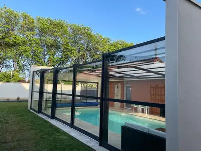 Piscine de l'établissement À 900 M de l'entrée du Circuit des 24 heures ou située à proximité