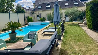 Piscine de l'établissement La Paisible - Maison 6 pers piscine - Le Mans centre ou située à proximité