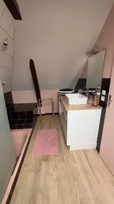 Cuisine ou kitchenette dans l'établissement La Paisible - Maison 6 pers piscine - Le Mans centre