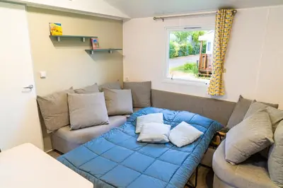 Coin salon dans l'établissement Mobil-home 6/8 personnes - Camping Siblu **** Domaine de Dugny