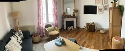 Télévision ou salle de divertissement dans l'établissement Maison Cosy - Le Mans