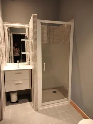 Salle de bains dans l'établissement La Cochetière