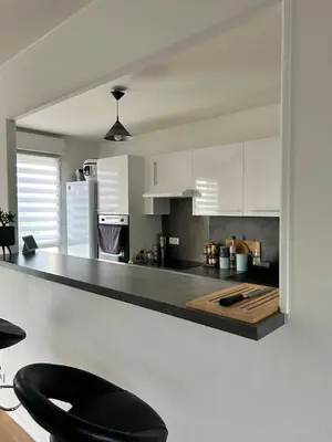 Cuisine ou kitchenette dans l'établissement Appartement une chambre proche centre ville et transports