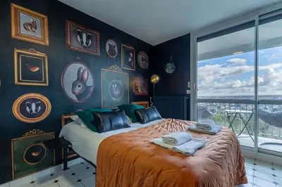 Un ou plusieurs lits dans un hébergement de l'établissement Le Studio Enchanté - Vue Magique de Montrichard