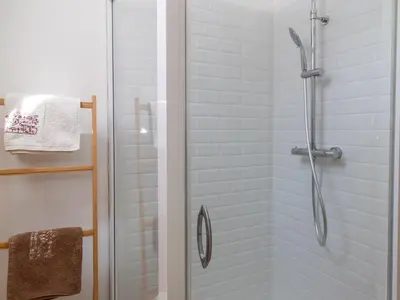 Salle de bains dans l'établissement Gîte confortable au cœur du Maine-et-Loire, animaux admis - FR-1-622-58