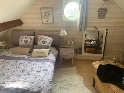Un ou plusieurs lits dans un hébergement de l'établissement Chambres d hôtes proche pôle européen