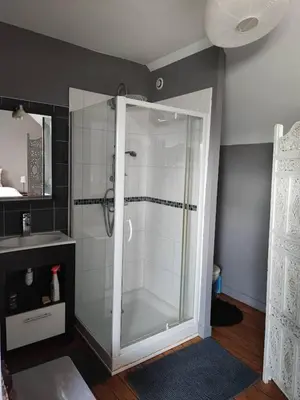 Salle de bains dans l'établissement Chambre chez Jan-Nicolas et Sylvie