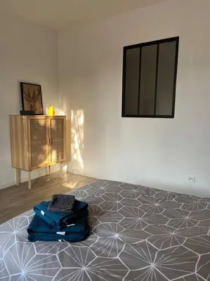 Un ou plusieurs lits dans un hébergement de l'établissement Appartement Centre de Guécélard