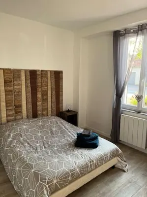 Un ou plusieurs lits dans un hébergement de l'établissement Appartement Centre de Guécélard