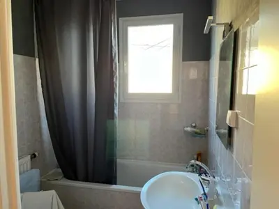 Salle de bains dans l'établissement Chambre Le Mans 24 heures