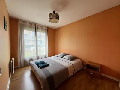 Un ou plusieurs lits dans un hébergement de l'établissement Villa - 14 beds - Snooker - Jacuzzi - loft cinema - 800m Bugatti - 24h du Mans