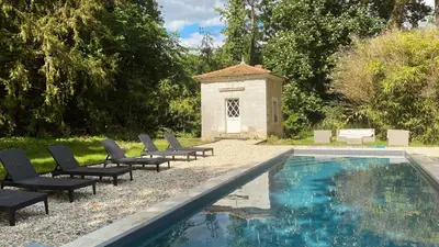 Piscine de l'établissement Château de Marigné - Gîte de charme- 15 pl ou située à proximité
