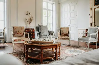 Coin salon dans l'établissement Château de Marigné - Gîte de charme- 15 pl