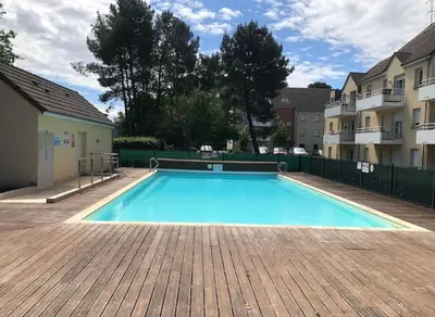 Piscine de l'établissement Appartement T3 - Relax aux portes des 24h du Mans ou située à proximité