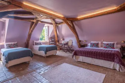 Un ou plusieurs lits dans un hébergement de l'établissement Château de la Huberdière