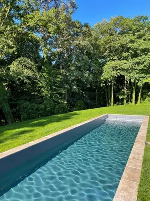Piscine de l'établissement Château de la Huberdière ou située à proximité