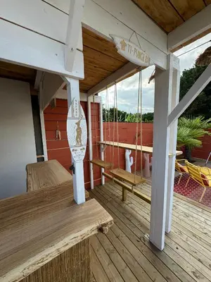 Balcon ou terrasse dans l'établissement Oasis de Détente avec Piscine et Jacuzzi 300m2