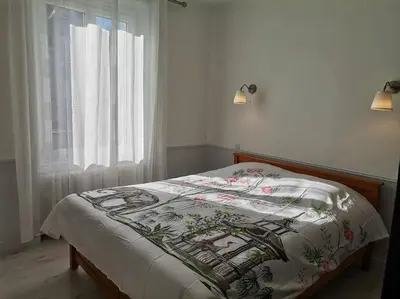 Un ou plusieurs lits dans un hébergement de l'établissement Grande maison de ville 120 m2 veranda et jardin.