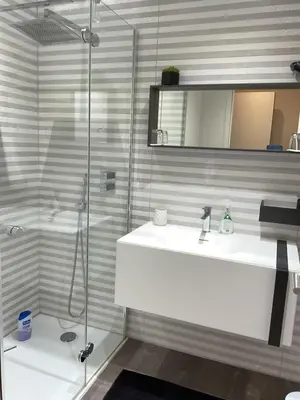 Salle de bains dans l'établissement Bords de Sarthe