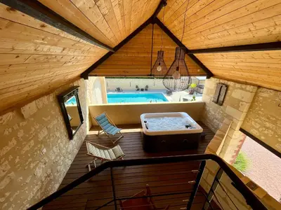 Piscine de l'établissement Cave Auger La Maison d'Hôtes ou située à proximité