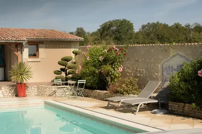 Piscine de l'établissement Domaine du haut vernay ou située à proximité