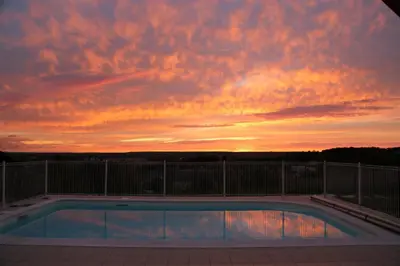 Lever ou coucher de soleil vu de la maison de vacances ou à proximité