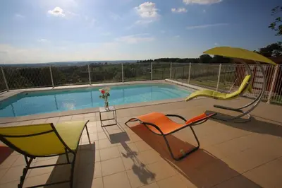 Piscine de l'établissement Gite montgolfiere ou située à proximité