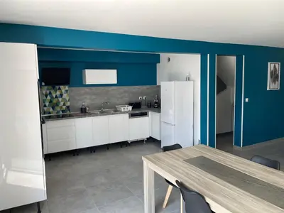 Cuisine ou kitchenette dans l'établissement La résidence du Franc Palais 2