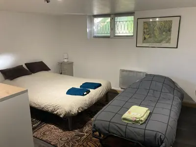 Un ou plusieurs lits dans un hébergement de l'établissement Giret's Studio privé