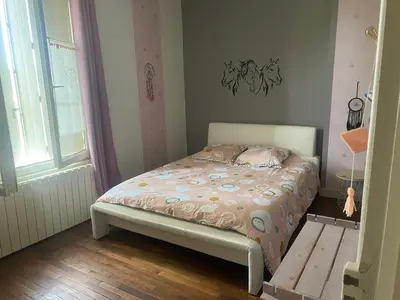 Un ou plusieurs lits dans un hébergement de l'établissement Maison typique Maillé